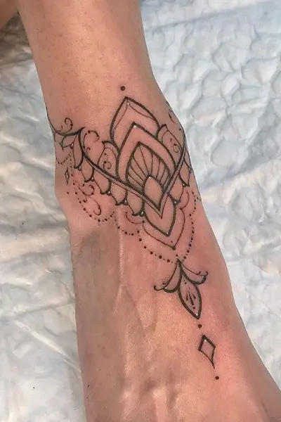 idee tatuaggi cavigliera donna pescara