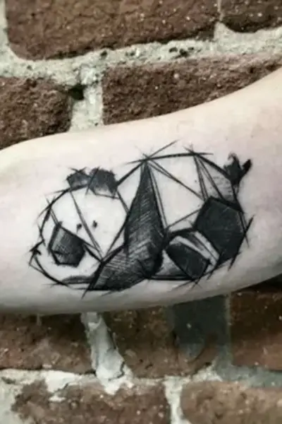idee tatuaggi donna panda piccolo braccio