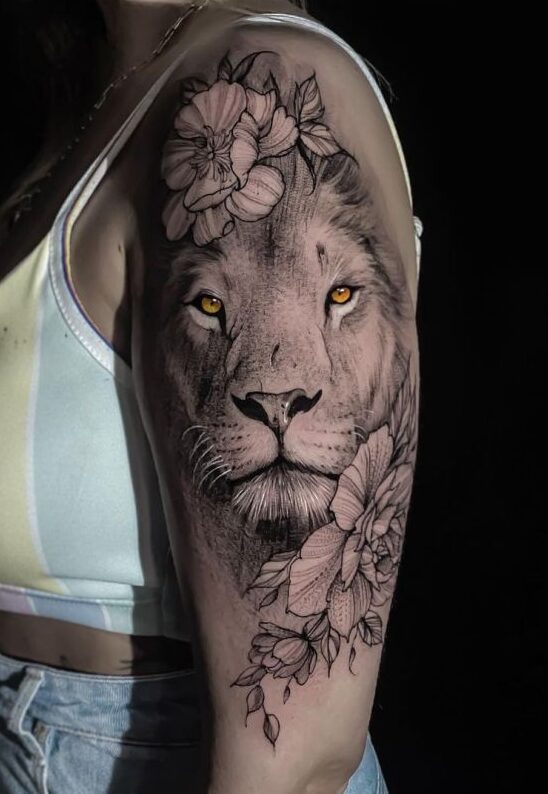 idee tatuaggio leone donna