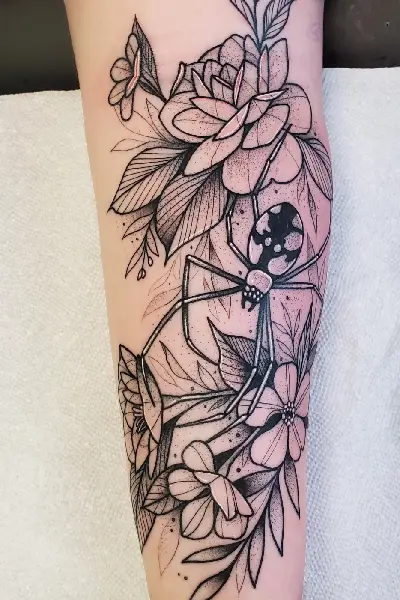 tatuaggio donna gamba fiori pescara